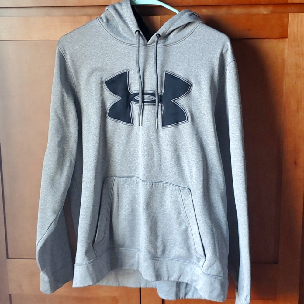 🛍 Under Armour hoodie
